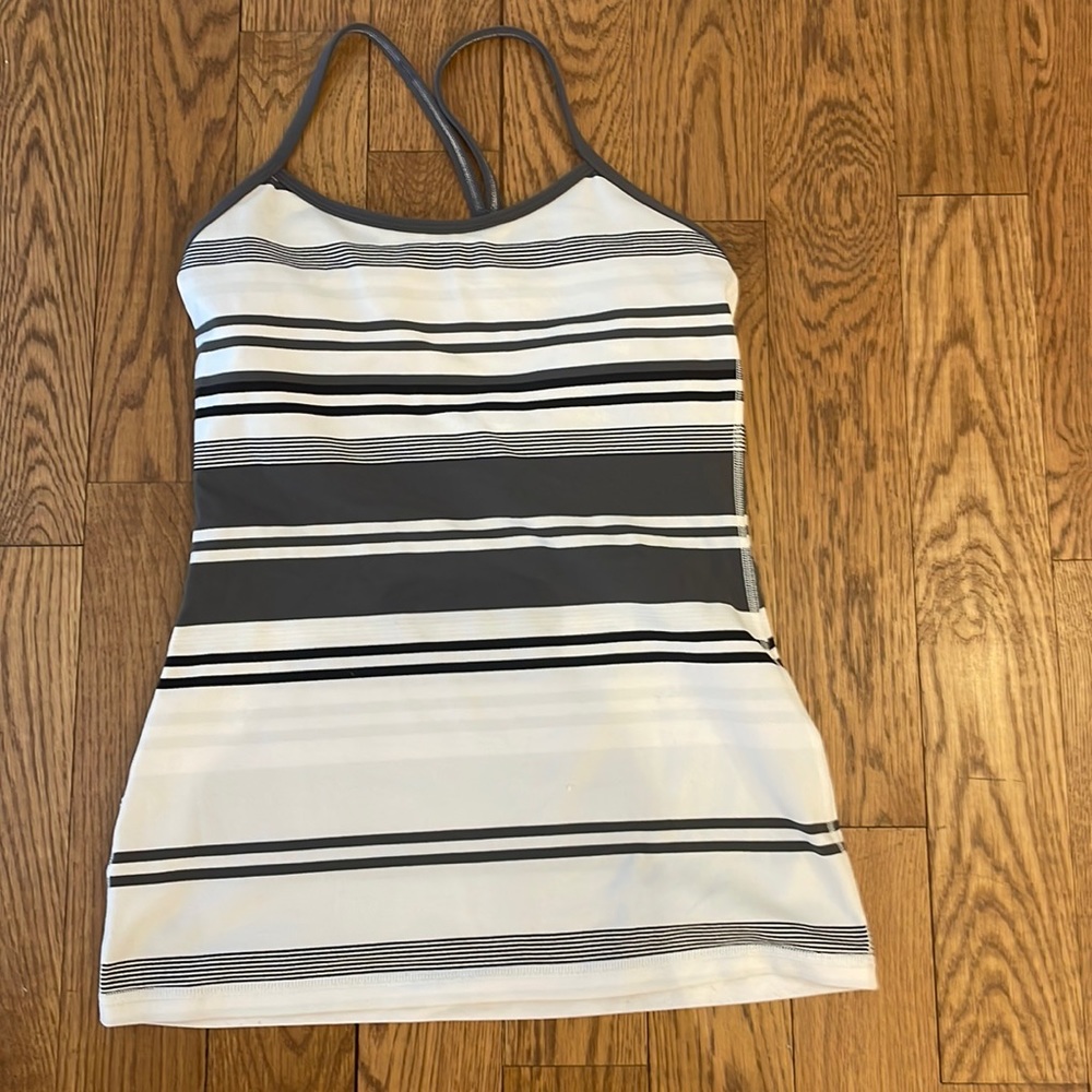 LULELEMON SIZE 4 tank top with bra support